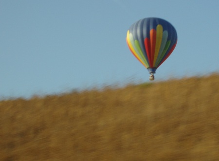 Hot air balloon seen from the freeway