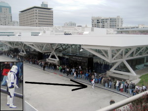 Line in front of Moscone Center